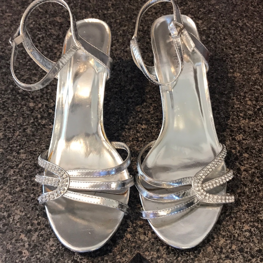 Womens Silver Slipper heels